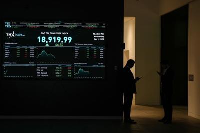 TSX moves lower Wednesday, U.S. stock markets continue to pare back from record highs