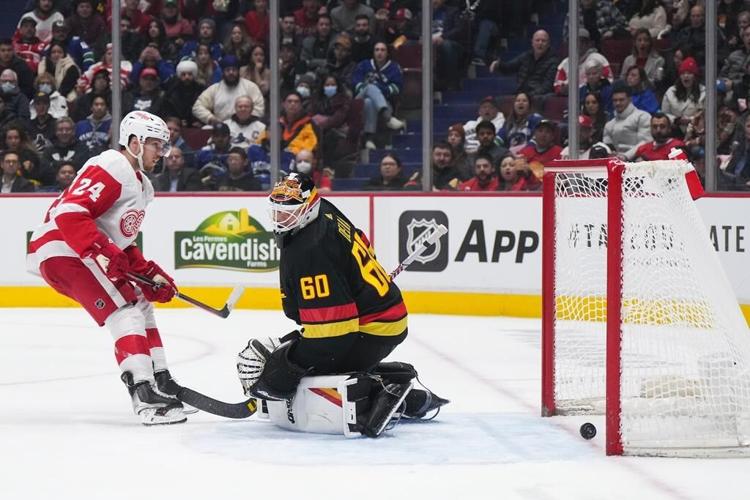 Larkin scores twice, Detroit Red Wings trounce struggling Canucks 6-1