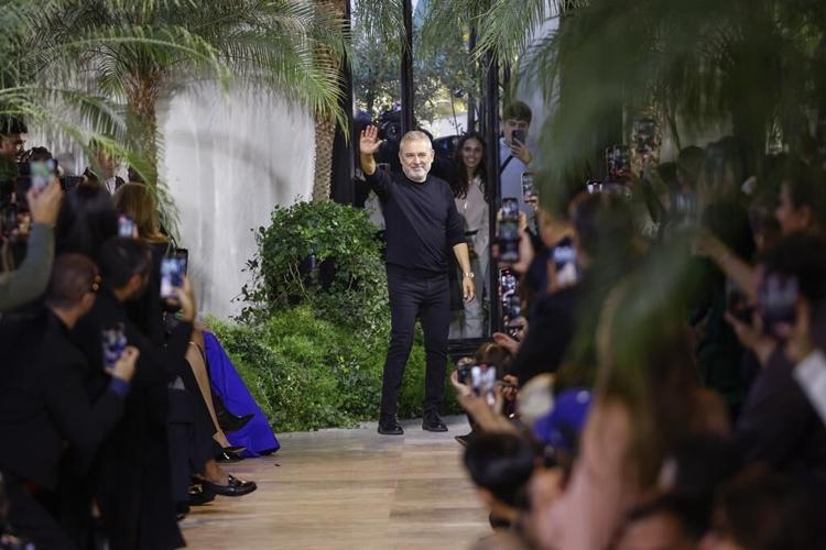 Hermès brings unexpected autumnal hues to spring Paris spring collection with a geometric edge
