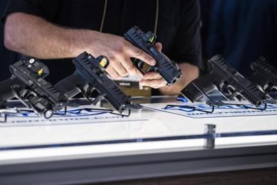 Le Sénat adopte un projet de loi qui renforce le gel des armes de poing