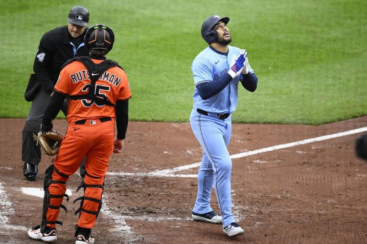 Anthony Santander homers in his return to Camden Yards, his first HR for the Blue Jays