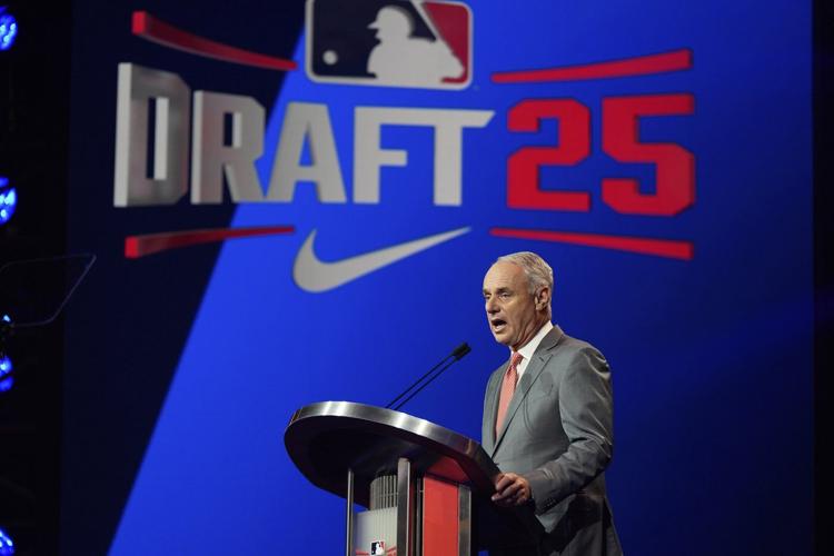 ��ɫtvs take high school shortstop Eli Willits, son of ex-MLBer Reggie, with No. 1 pick in draft