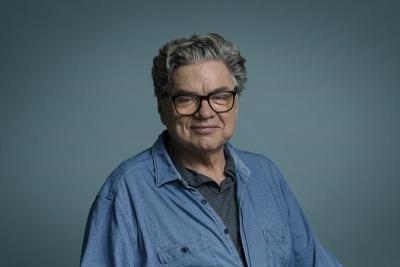 How Oliver Platt moonlights on 'The Bear,' while still clocking in at 'Chicago Med'