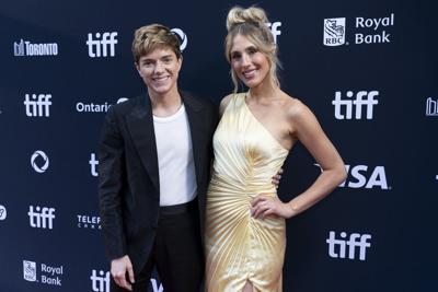 Comedian Lisa Gilroy to host ɫtv Screen Awards, which move to streaming-only
