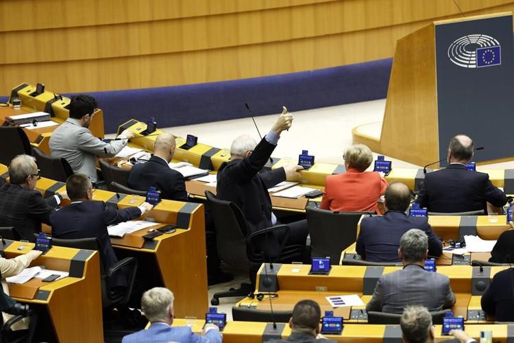 EU lawmakers approve an overhaul of migration law, hoping to deprive the far right of votes
