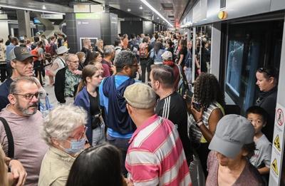 New Montreal light-rail train line saw two service interruptions on day of launch