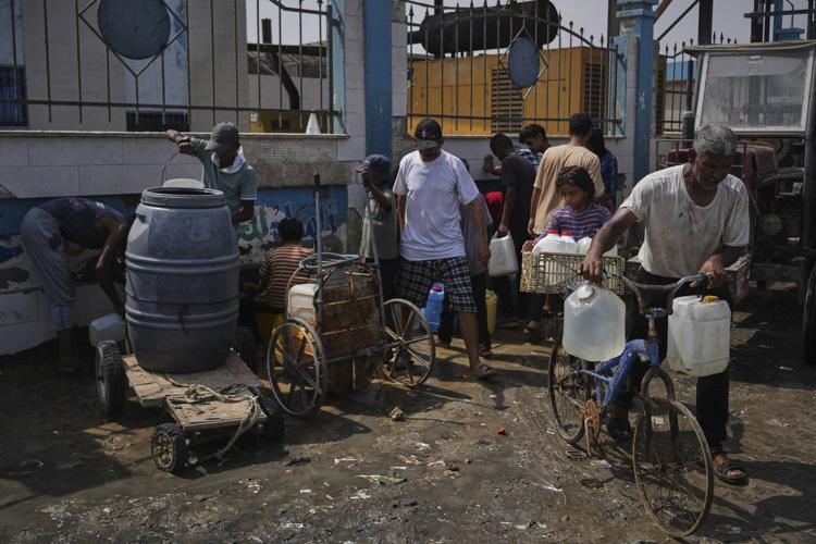 Photos of displaced people in Gaza battling stifling heat amid food and water shortages