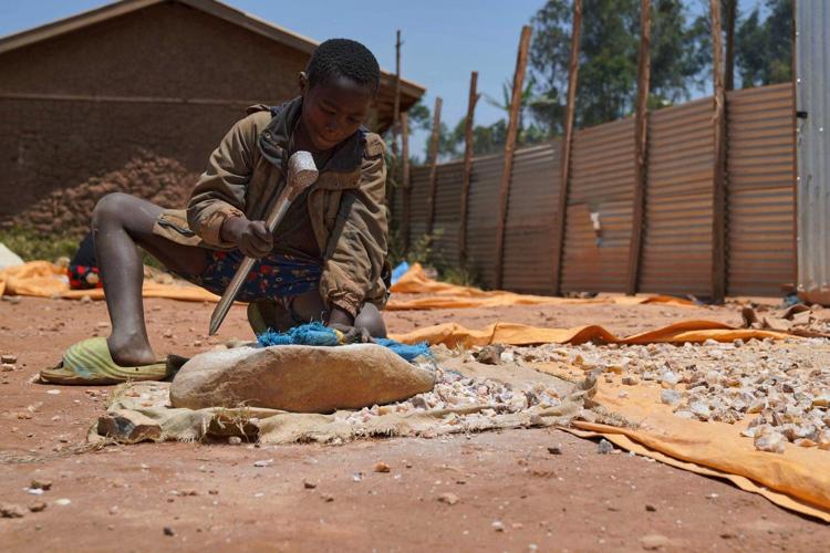 Mobile gold miners in eastern Congo complicate health workers' efforts to contain Ebola