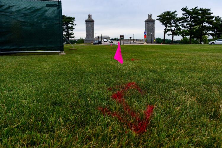 Administration plans intensive, year-round construction schedule for Trump's triumphal arch