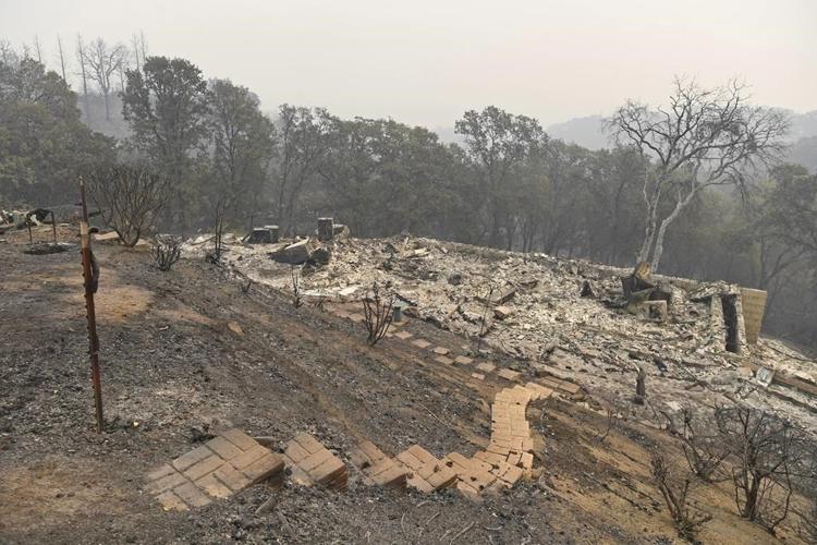 Wildfires are growing under climate change, and their smoke threatens farmworkers, study says
