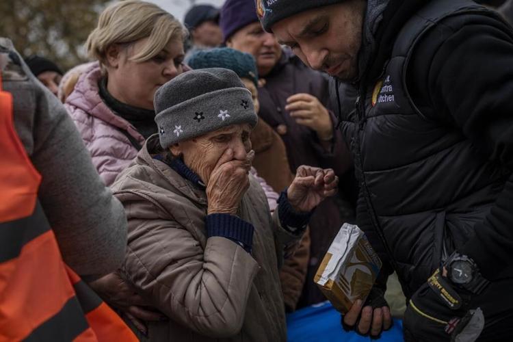 Russia launches missile barrage on Ukraine as 1st snow falls