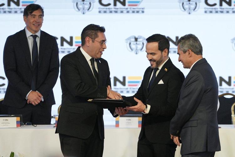 Colombian election loser threatens 'civil disobedience' if winner does not ditch US citizenship