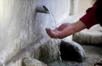 In grim drought, Tunisians ration water in state-ordered ban