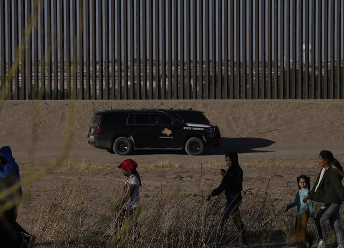 Mexico investigates 8 over deadly fire at migrant facility