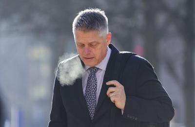 L'ancien vice-amiral Haydn Edmundson soumis à un contre-interrogatoire