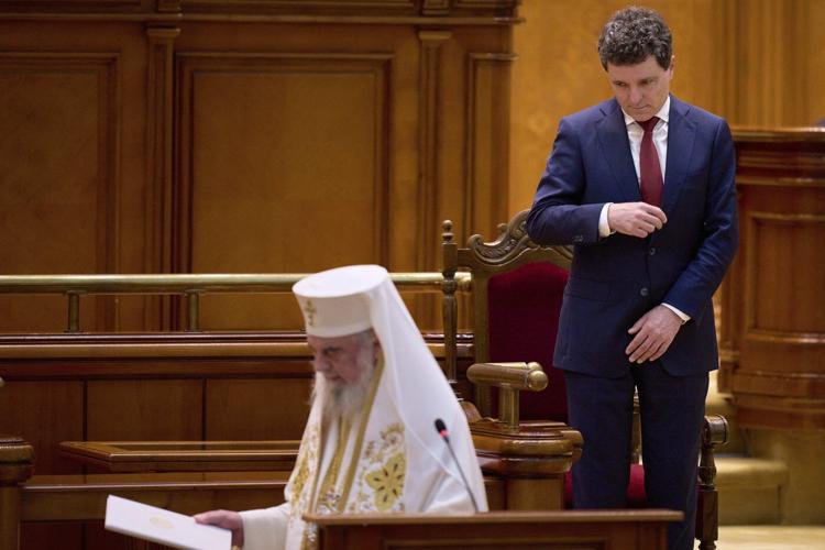 Romania's new president is sworn in as a political crisis eases, but challenges loom