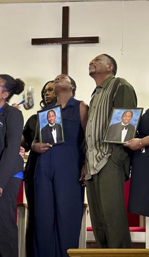 District attorneys says Alabama teen killed by police had grabbed a gun