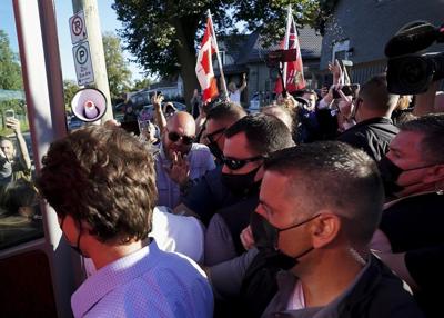 L'Ontarien qui avait lancé du gravier sur Trudeau écope d'une peine avec sursis