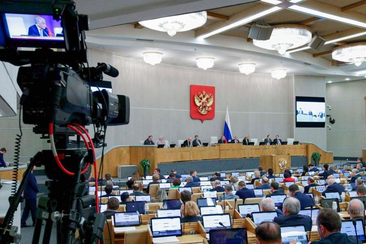 Lawmakers move to extend Russia's compulsory military draft to a year-round process