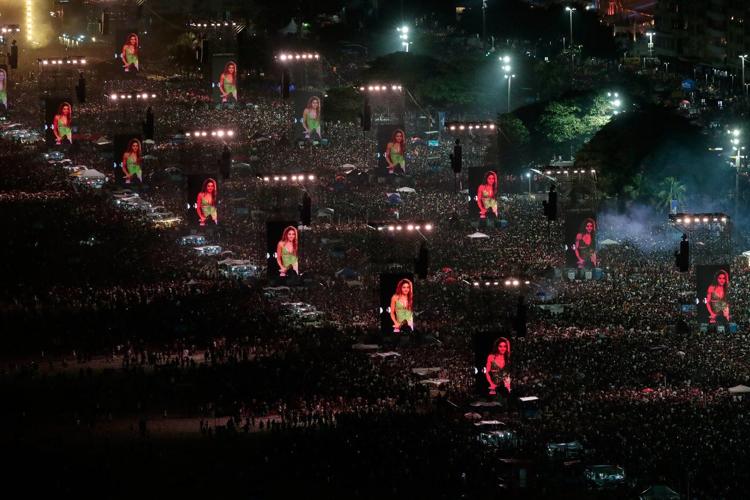 Shakira follows Madonna and Lady Gaga in giving a huge free concert on Copacabana Beach