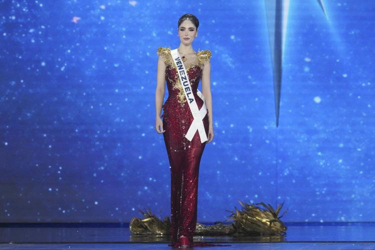 Miss Mexico is crowned Miss Universe at a pageant where she stood up to a host's bullying