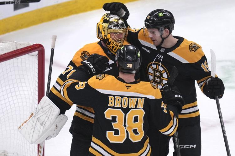 Korpisalo makes 29 saves against former team in Bruins' 2-0 victory over Senators