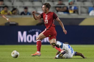 ɫֱ men down El Salvador in ill-tempered, chaotic game at CONCACAF Gold Cup