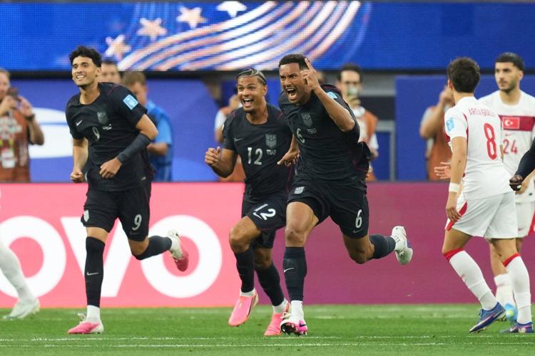 Turkey beats US 3-2 with last-gasp goal as Americans look ahead to World Cup knockout stage