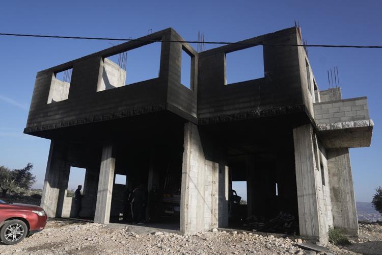 Middle East latest: Jewish settlers attack Palestinian towns and clash with Israeli troops