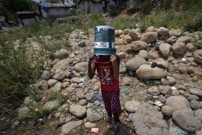 A scorching heat wave kills 14 in India ahead of a final round of election voting on Saturday