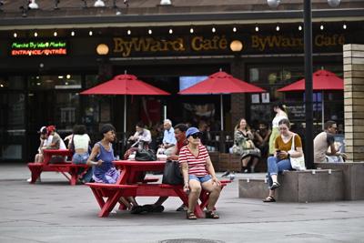 ɫtvs spending less time with friends, especially those of working age: StatCan