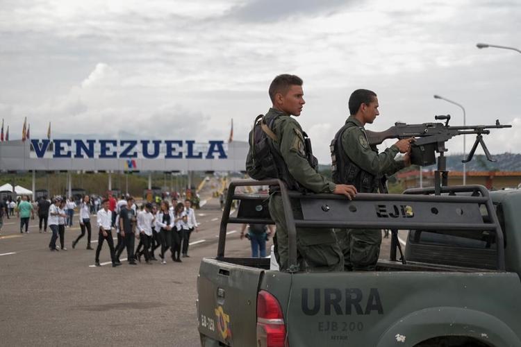 Colombia, Venezuela open key binational bridge as ties warm