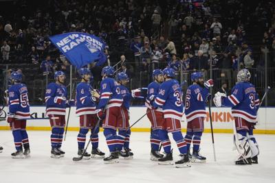 Surging Rangers dominate Flyers 6-1
