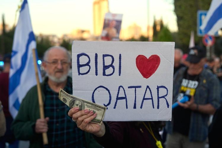 Netanyahu is rocked by a new scandal linking his close advisers to Qatar