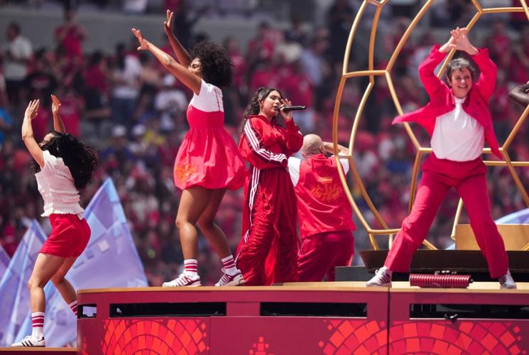 Alanis Morissette shines, Michael Bublé forgets the gig at Canada's World Cup opener