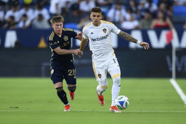 Paintsil scores twice as lowly Galaxy whip Whitecaps 3-0