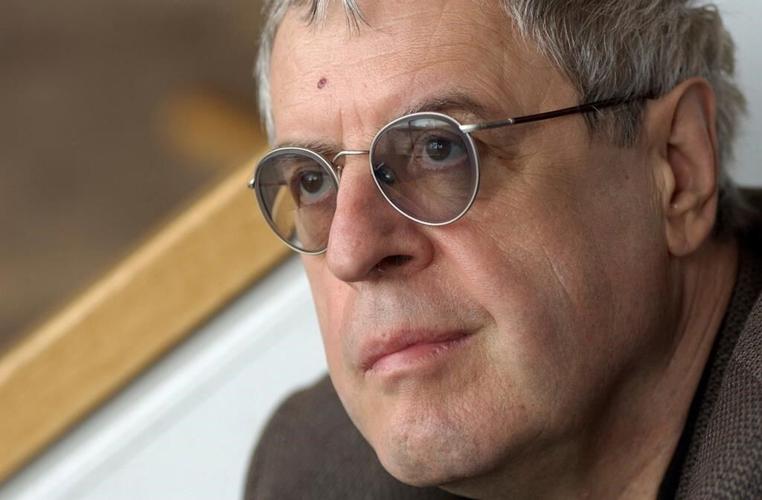 Charles Simic, acclaimed poet adept at wordplay, dies at 84