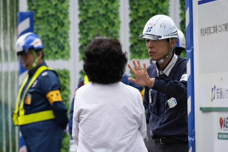 Developers begin cutting trees in a Tokyo park that environmentalists want to protect