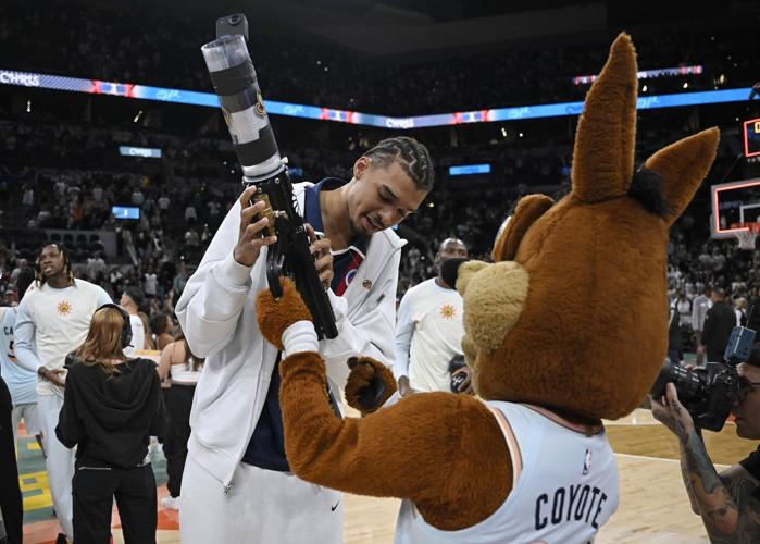 Spurs rally from a 22-point deficit to beat the Raptors 125-118