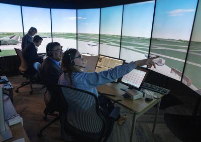 Canada is losing more air traffic controllers than its hiring: aviation expert