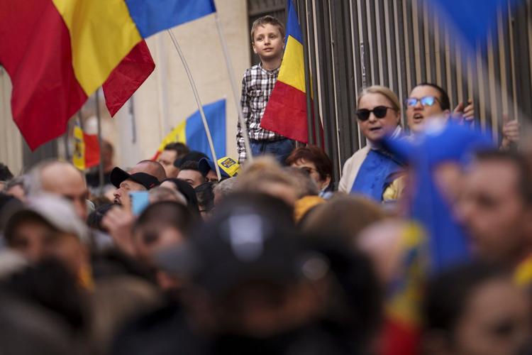 Far-right front-runner in Romania’s annulled presidential race files his candidacy in the rerun