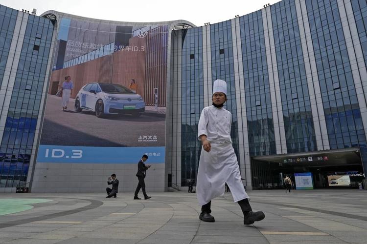 Volkswagen unveils electric luxury sedan at China auto show