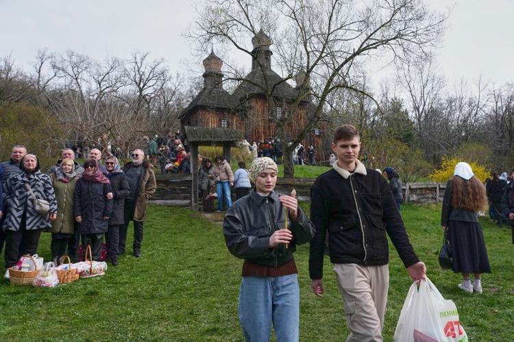 Russia and Ukraine accuse each other of violating Putin’s Easter ceasefire