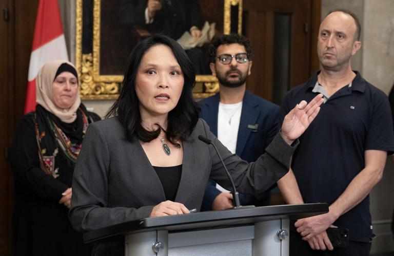 Axworthy, Rock call on foreign affairs minister to do more to safeguard arms exports