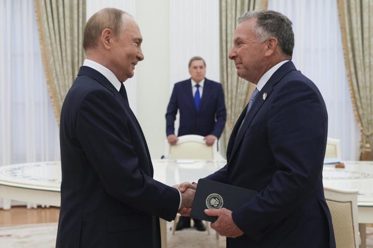 The Latest: Putin hosts Trump envoy Witkoff for crucial talks on Ukraine peace deal
