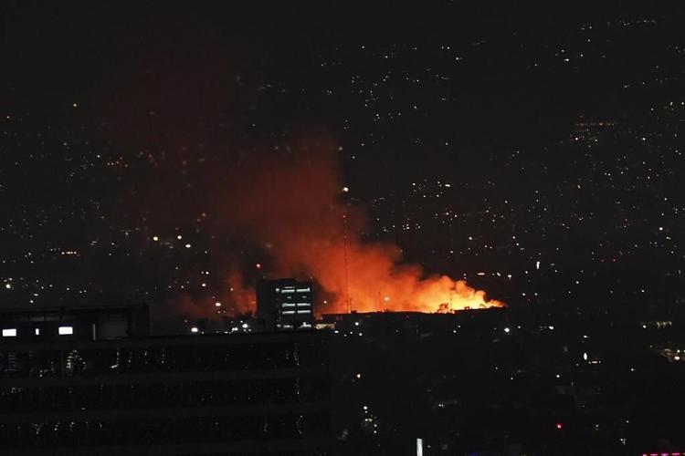 Firefighters battle large blaze at sprawling Mexican market