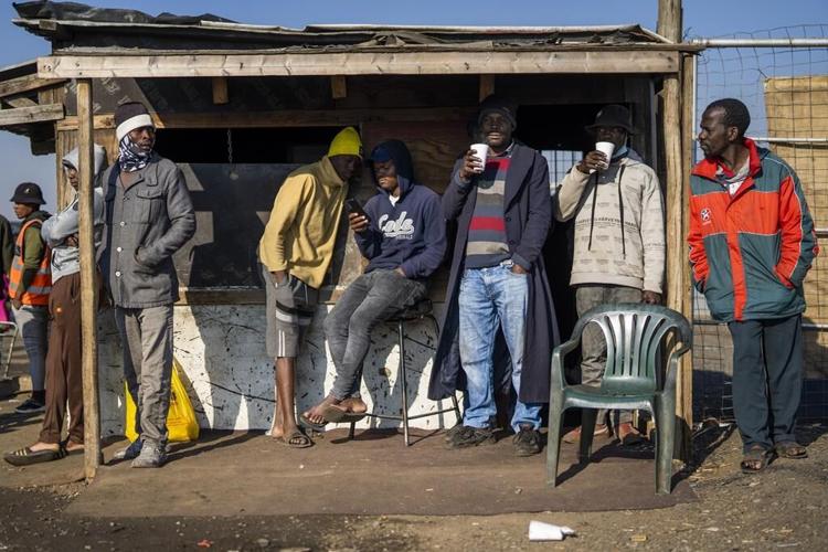 The death toll from a South Africa gas leak blamed on illegal gold processing has risen to 17