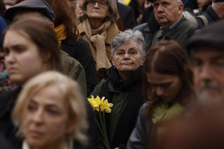 Daffodils bloom as symbol of Warsaw ghetto uprising memory