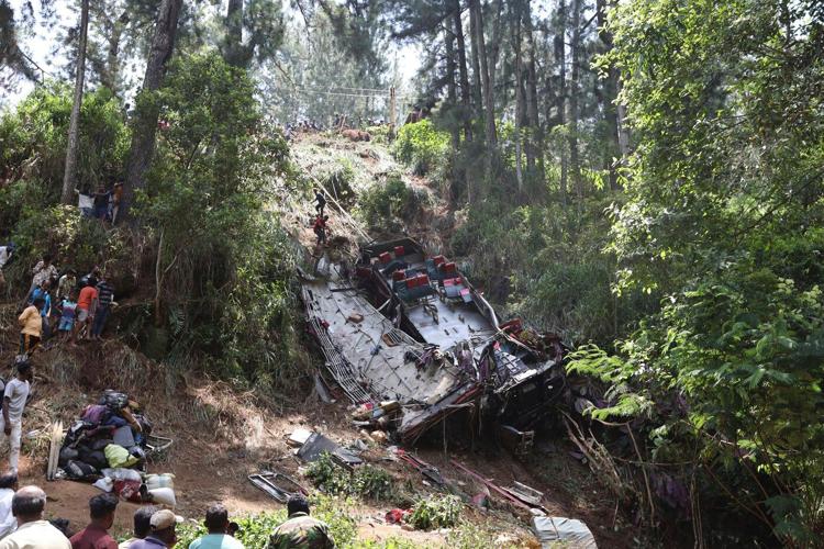 Passenger bus skids off a cliff in Sri Lanka, killing 21 people and injuring at least 14 others