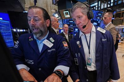 US stocks edge higher in early trading as falling oil prices help take pressure off the market